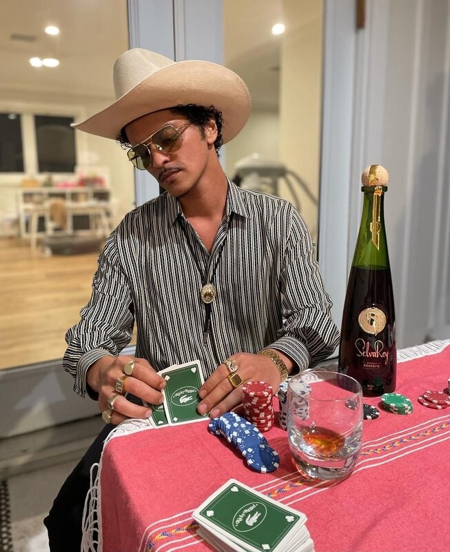 Bruno Mars ruiné  Il serait endetté à hauteur de 50 Mio de dollars