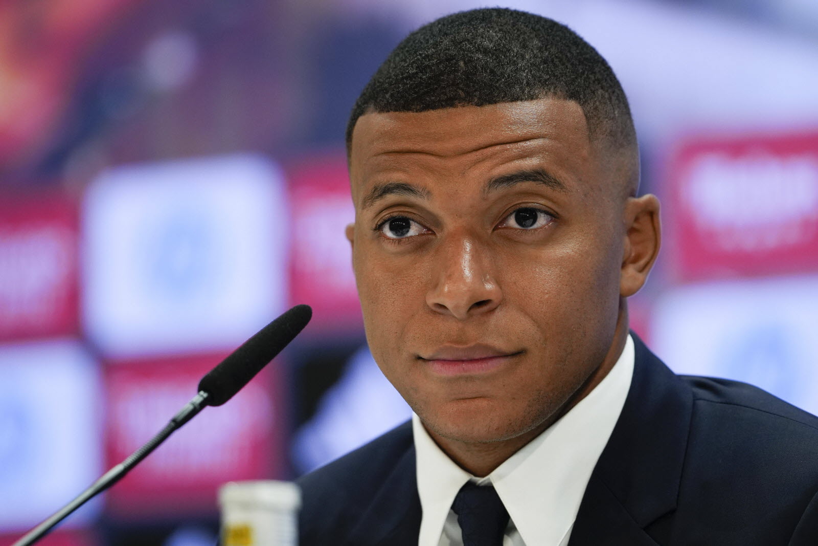 Kylian Mbappé: Informations en temps réel par Assistant IA Perso